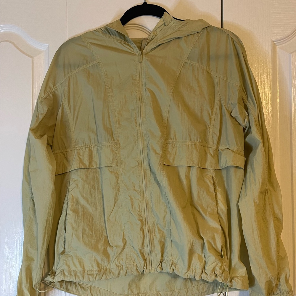 Lululemon windbreaker (size 8)